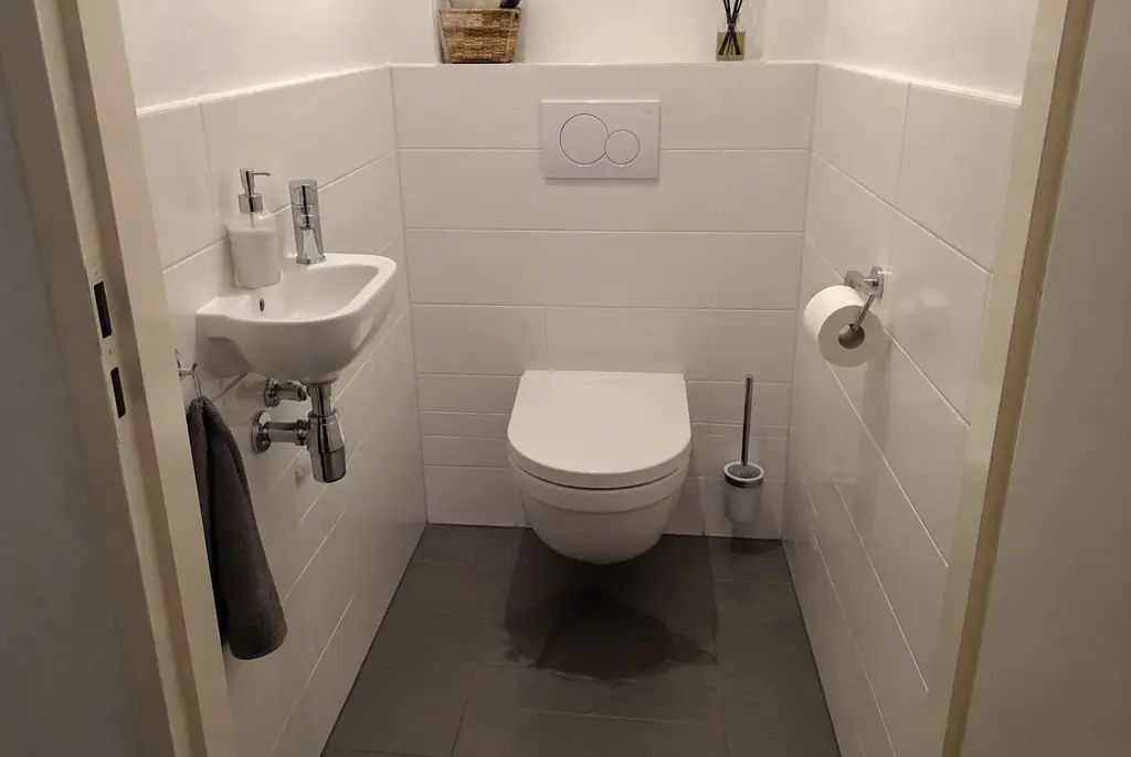Lekdetectie Kockengen – natte vloer bij een toilet